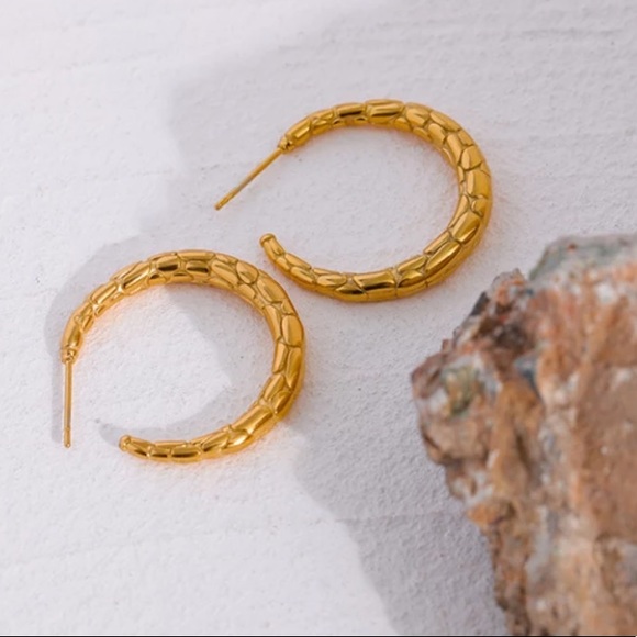 💛Gold plated snails texture earrings - Picture 5 of 5